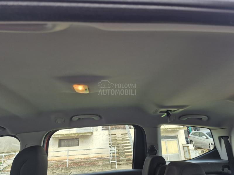 Peugeot 5008 1.6 HDI TOOP Peugeot 5008 1.6 HDI TOOP