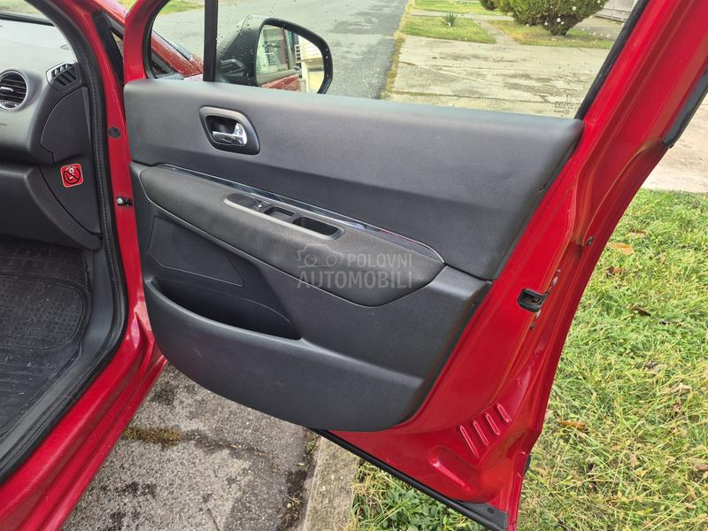 Peugeot 5008 1.6 HDI TOOP Peugeot 5008 1.6 HDI TOOP