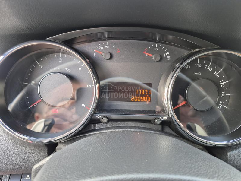 Peugeot 5008 1.6 HDI TOOP Peugeot 5008 1.6 HDI TOOP