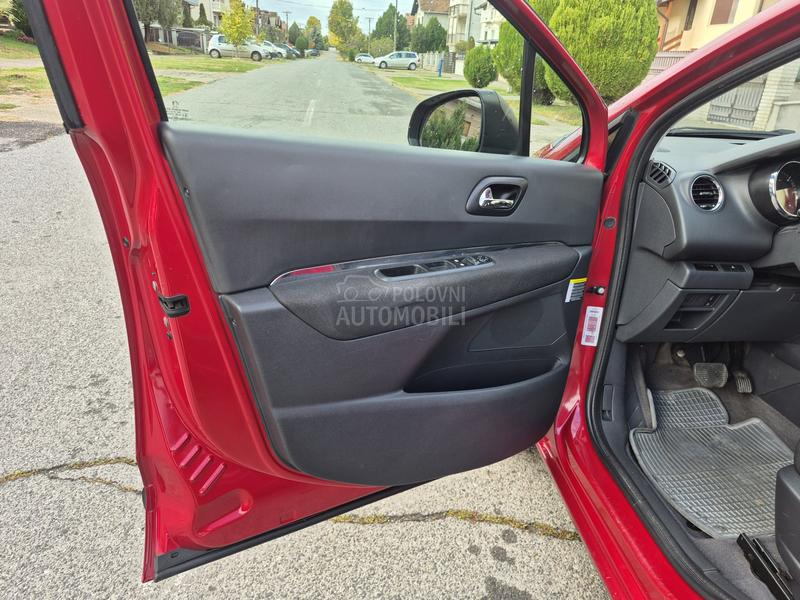 Peugeot 5008 1.6 HDI TOOP Peugeot 5008 1.6 HDI TOOP