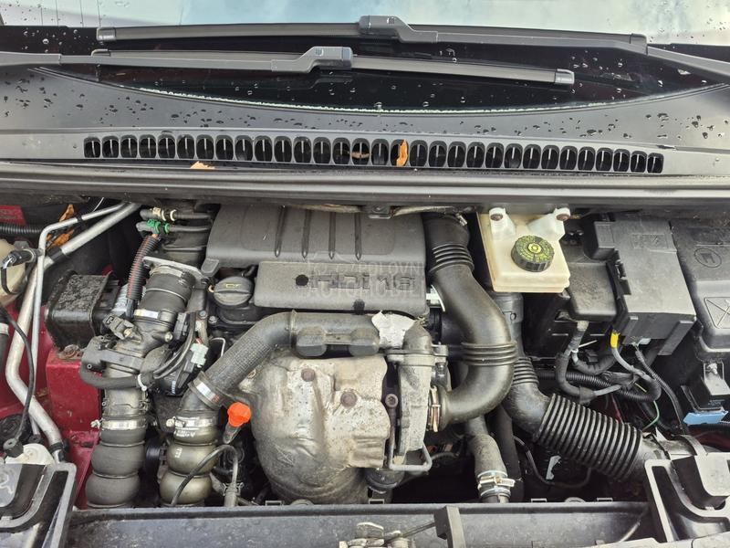 Peugeot 5008 1.6 HDI TOOP Peugeot 5008 1.6 HDI TOOP