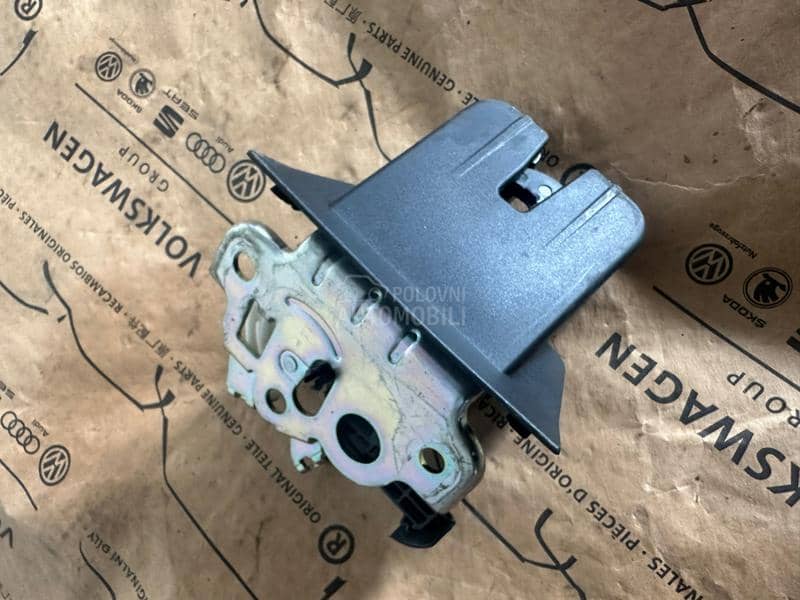 Brava na gepek vratima