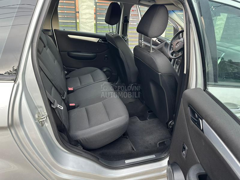 Mercedes Benz B 180  Mercedes Benz B 180