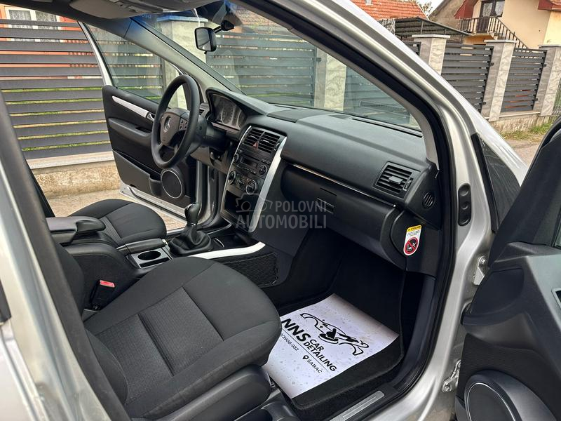 Mercedes Benz B 180  Mercedes Benz B 180
