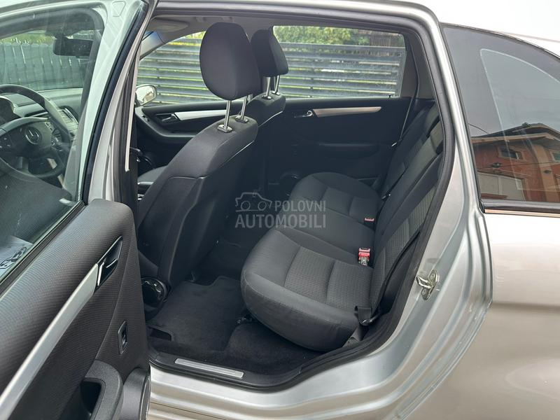 Mercedes Benz B 180  Mercedes Benz B 180