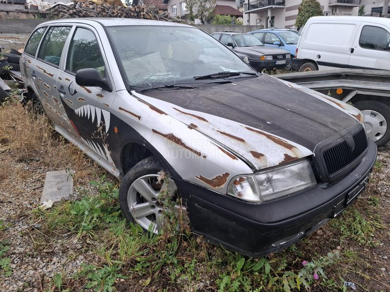 Škoda Octavia 4x4 2001. god. -  kompletan auto u delovima