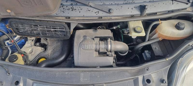 Opel Vivaro 2.5 CDTI