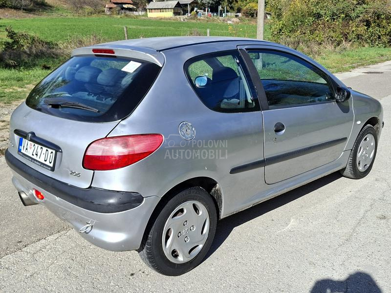 Peugeot 206 1.1