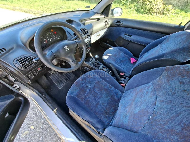 Peugeot 206 1.1