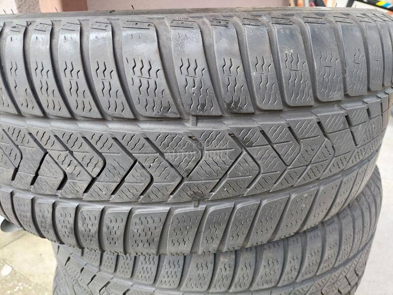 Pirelli 245/40 R19 Zimska