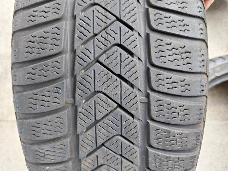 Pirelli 245/40 R19 Zimska