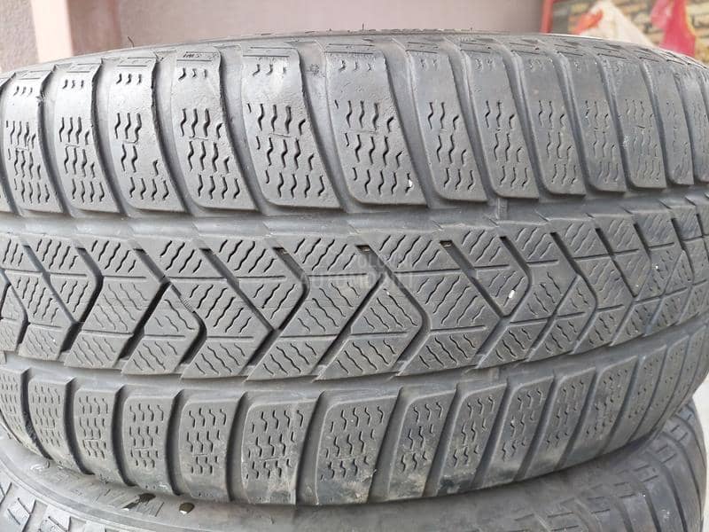Pirelli 245/40 R19 Zimska
