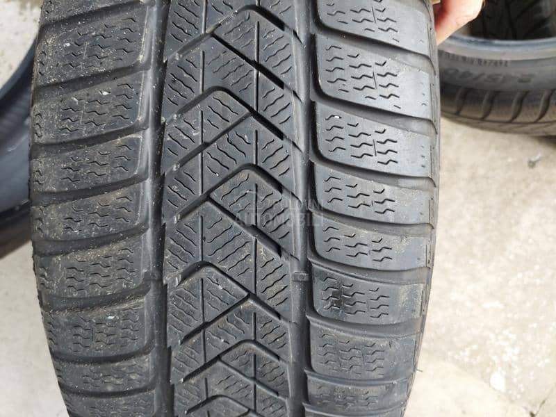 Pirelli 245/40 R19 Zimska
