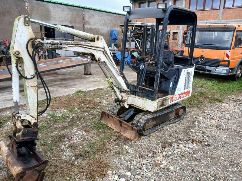 Bobcat 320