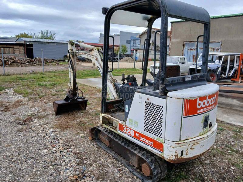 Bobcat 320