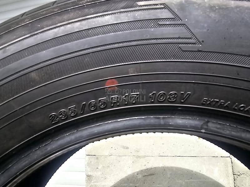 Yokohama 235/65 R17 Letnja