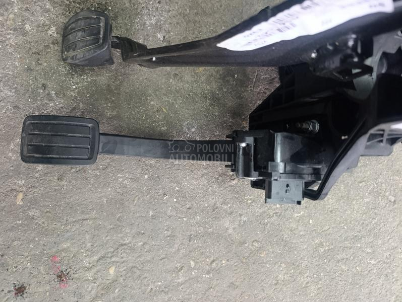 pedala gasa