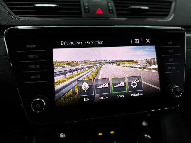 Škoda Superb 1.5 TSI SPORTLINE