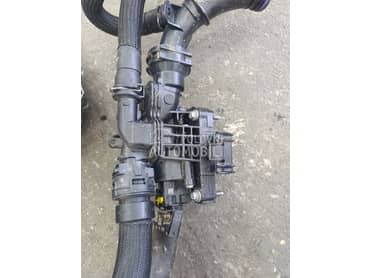 kuciste termostata 1,5bluhdi za Peugeot 208, 308, 508 ... od 2018. do 2024. god.