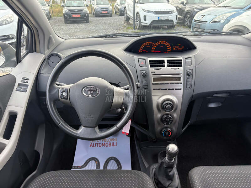 Toyota Yaris 1.3 vvt-t Luna CH