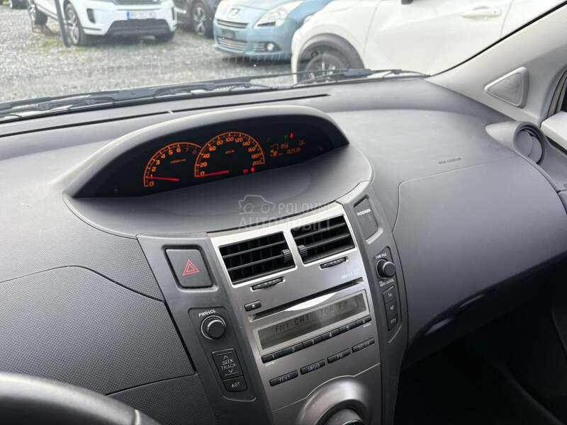Toyota Yaris 1.3 vvt-t Luna CH