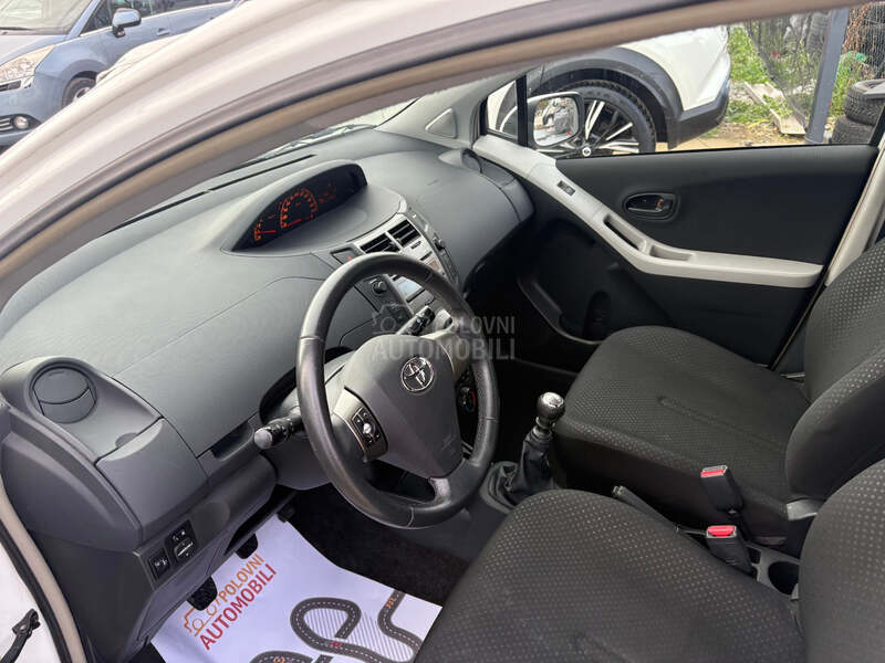 Toyota Yaris 1.3 vvt-t Luna CH