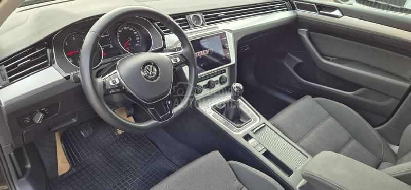Volkswagen Passat B7 2.0 TDI LED COM