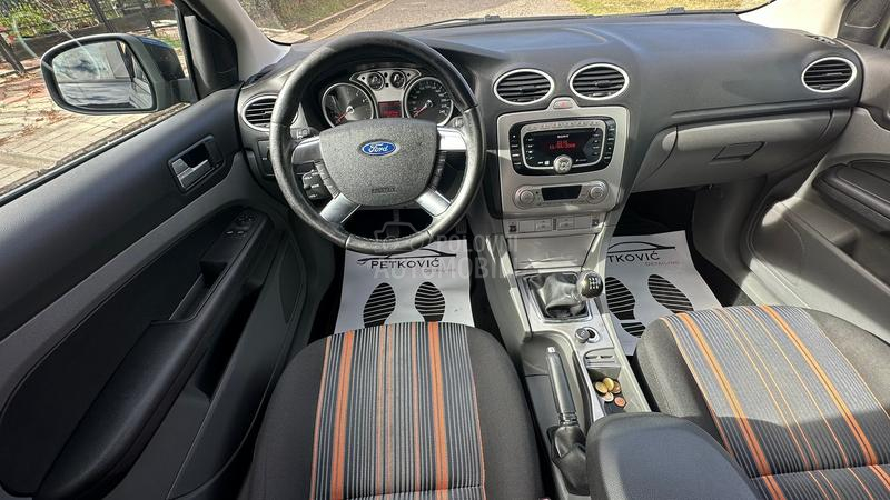 Ford Focus 1.4i Titanium