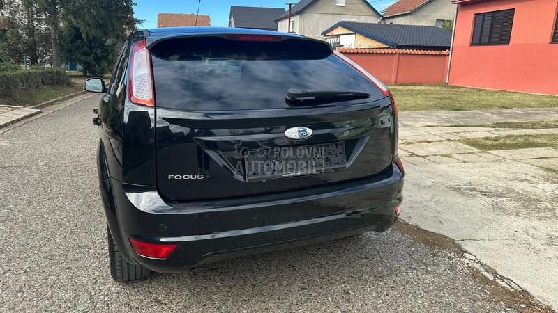 Ford Focus 1.4i Titanium