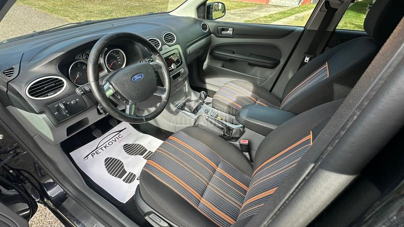 Ford Focus 1.4i Titanium