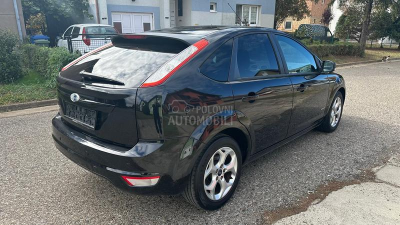 Ford Focus 1.4i Titanium