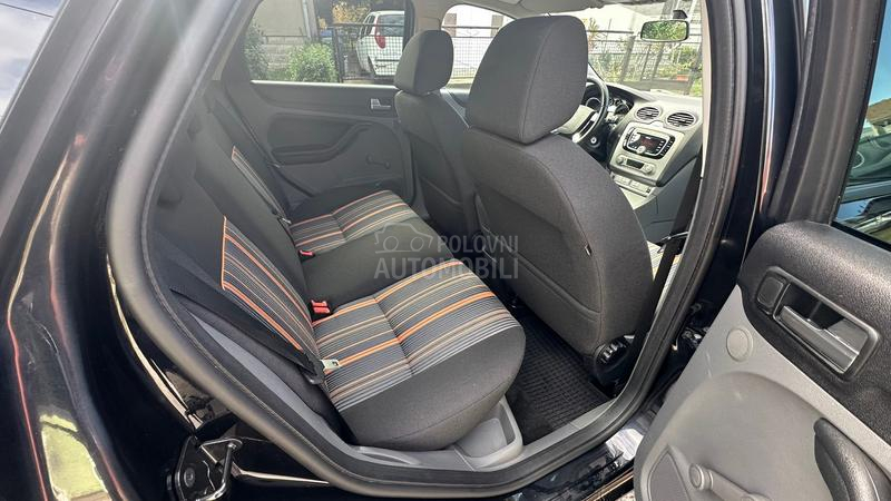 Ford Focus 1.4i Titanium