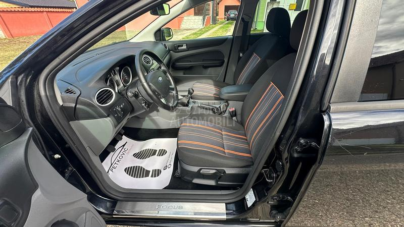 Ford Focus 1.4i Titanium