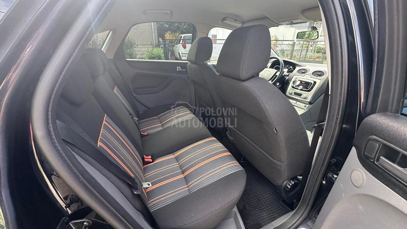 Ford Focus 1.4i Titanium