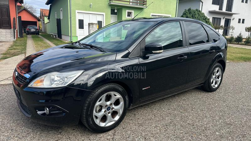 Ford Focus 1.4i Titanium