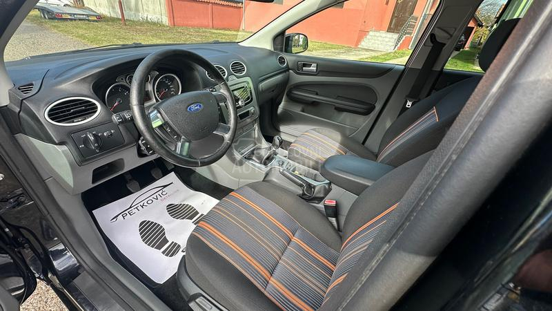 Ford Focus 1.4i Titanium
