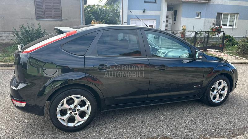 Ford Focus 1.4i Titanium
