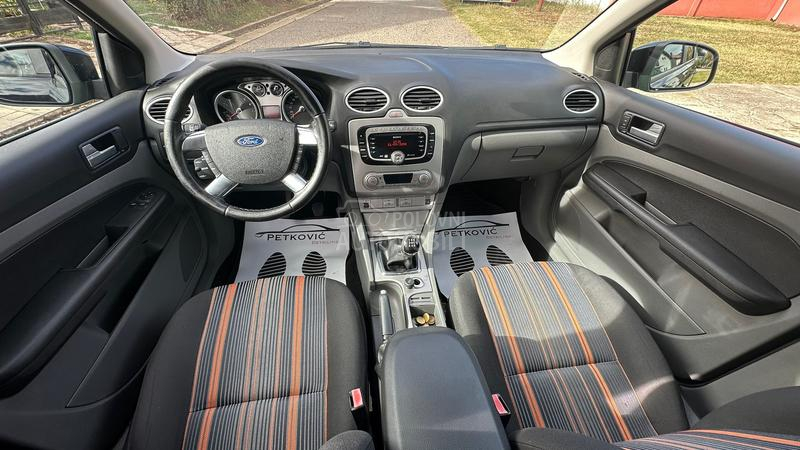 Ford Focus 1.4i Titanium