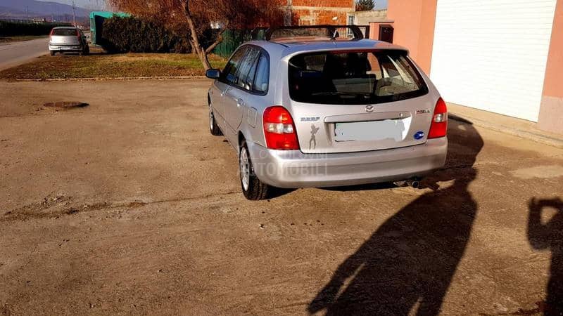 Mazda 323 1.6 2002. god. -  kompletan auto u delovima