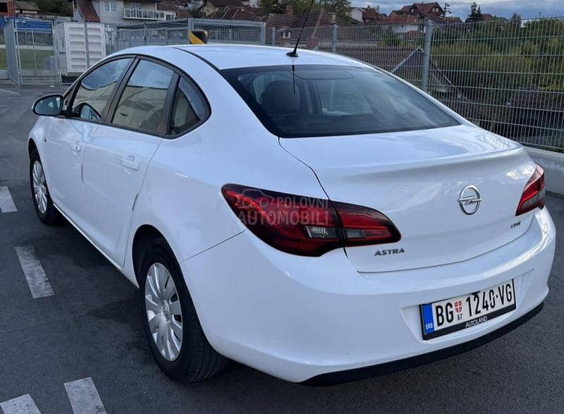Opel Astra J 