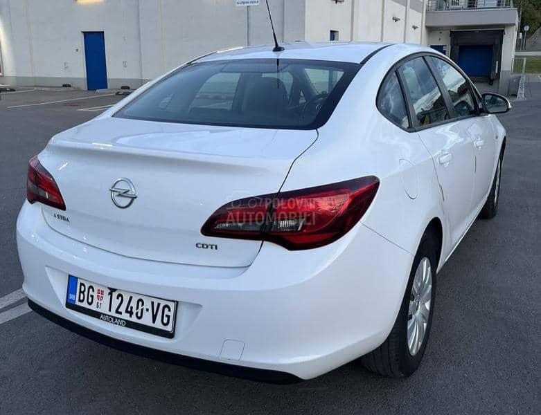 Opel Astra J 