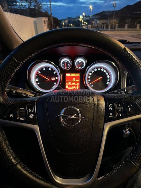 Opel Astra J 