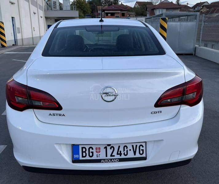 Opel Astra J 