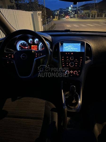 Opel Astra J 