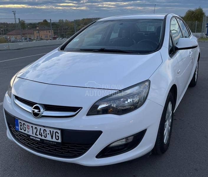 Opel Astra J 