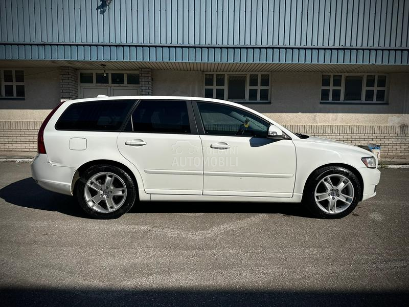 Volvo V50 