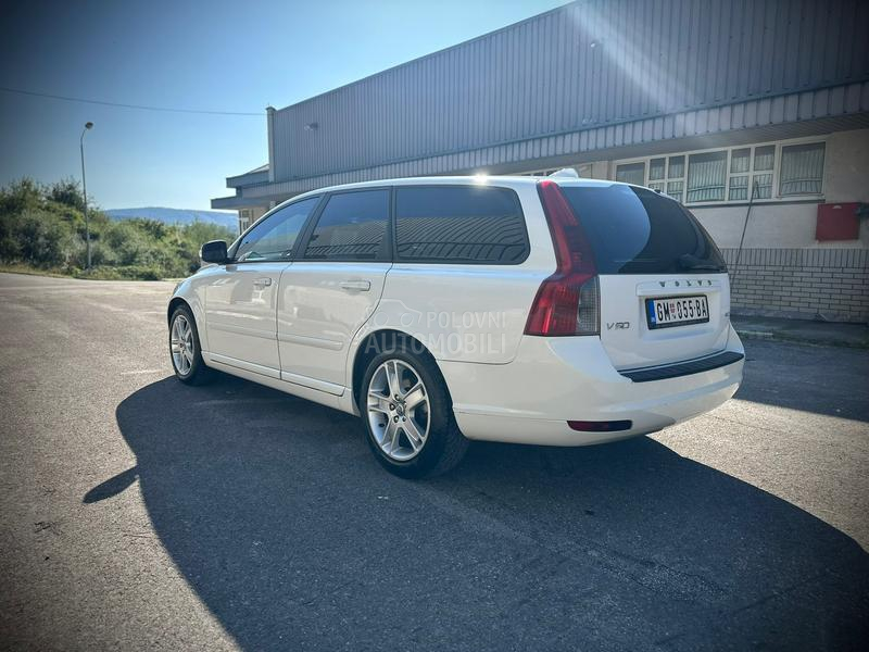 Volvo V50 