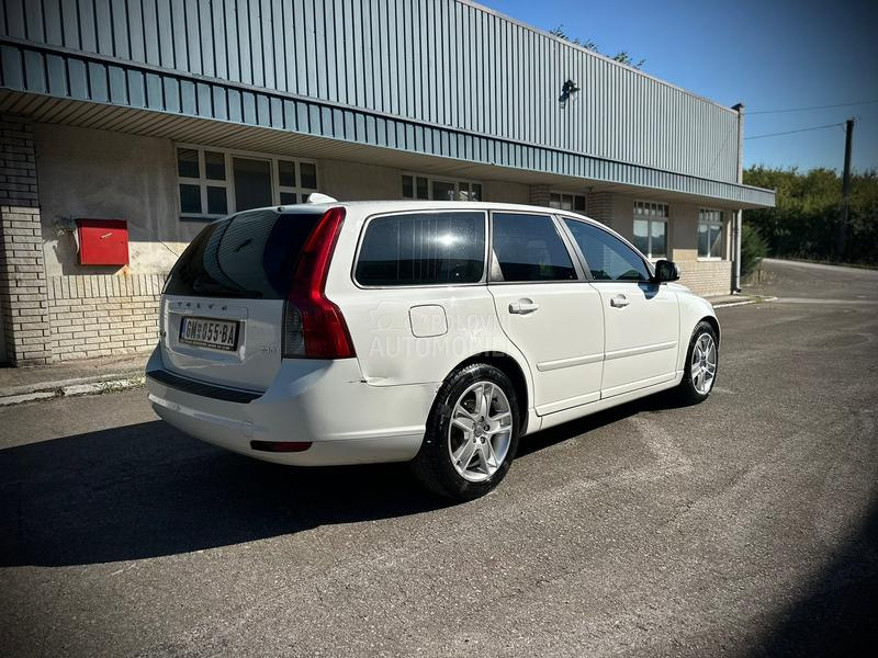 Volvo V50 