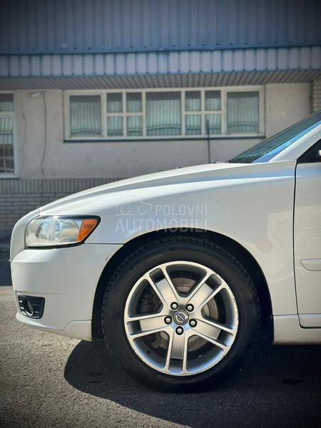 Volvo V50 