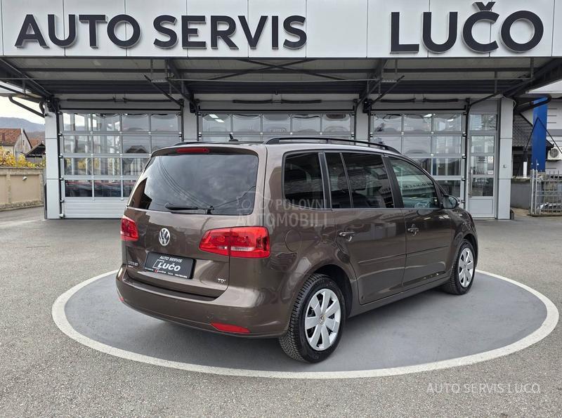 Volkswagen Touran 1.6 TDI DSG 7 sed
